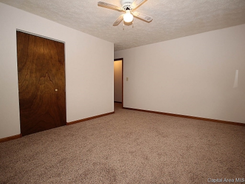23237 Clemens Road Athens, IL 62613 - Photo 13 of 28 Gallery Image 13