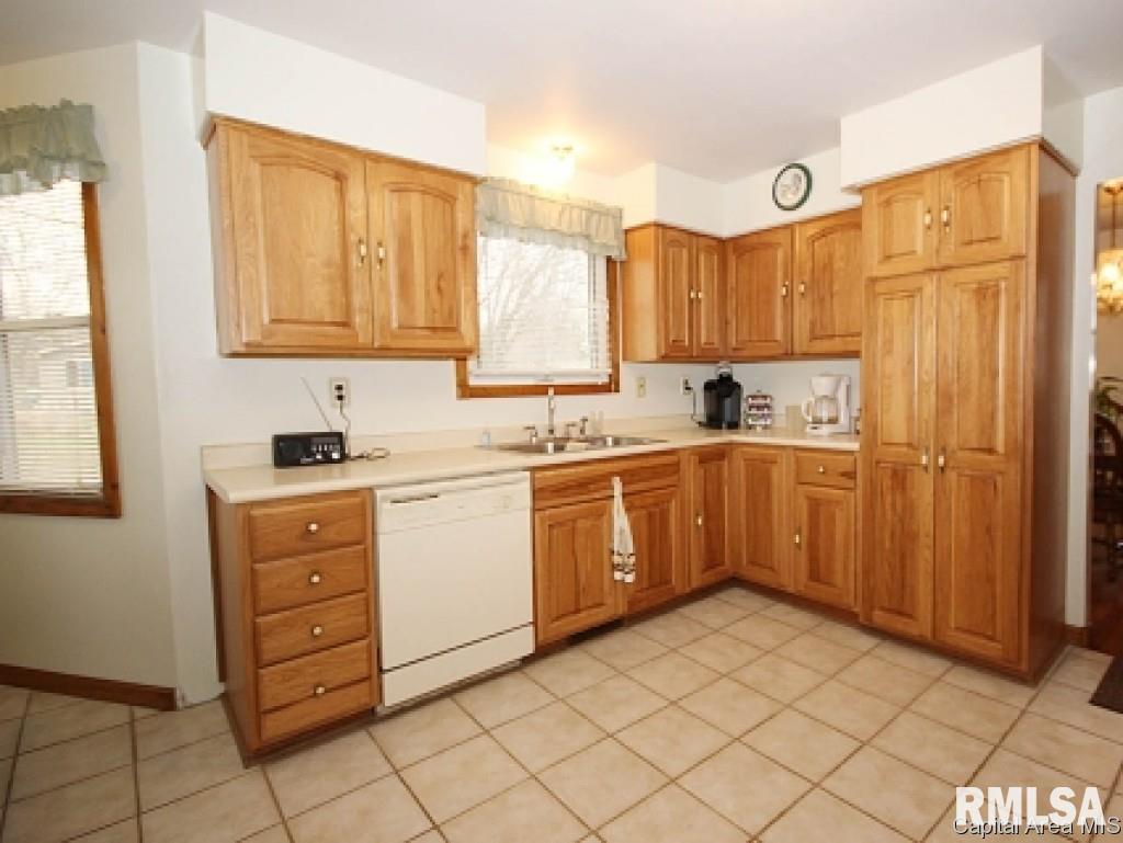 23237 Clemens Road Athens, IL 62613 - Photo 7 of 28 Gallery Image 7