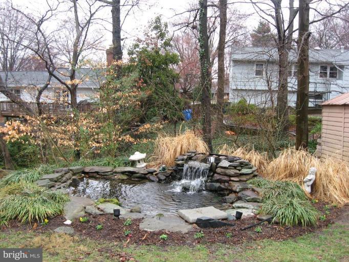 8409 Wagon Wheel Road Alexandria, VA 22309 - Photo 16 of 30 Garden