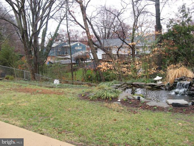 8409 Wagon Wheel Road Alexandria, VA 22309 - Photo 20 of 30 Back yard