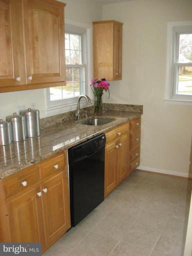 8409 Wagon Wheel Road Alexandria, VA 22309 - Photo 7 of 30 Kitchen
