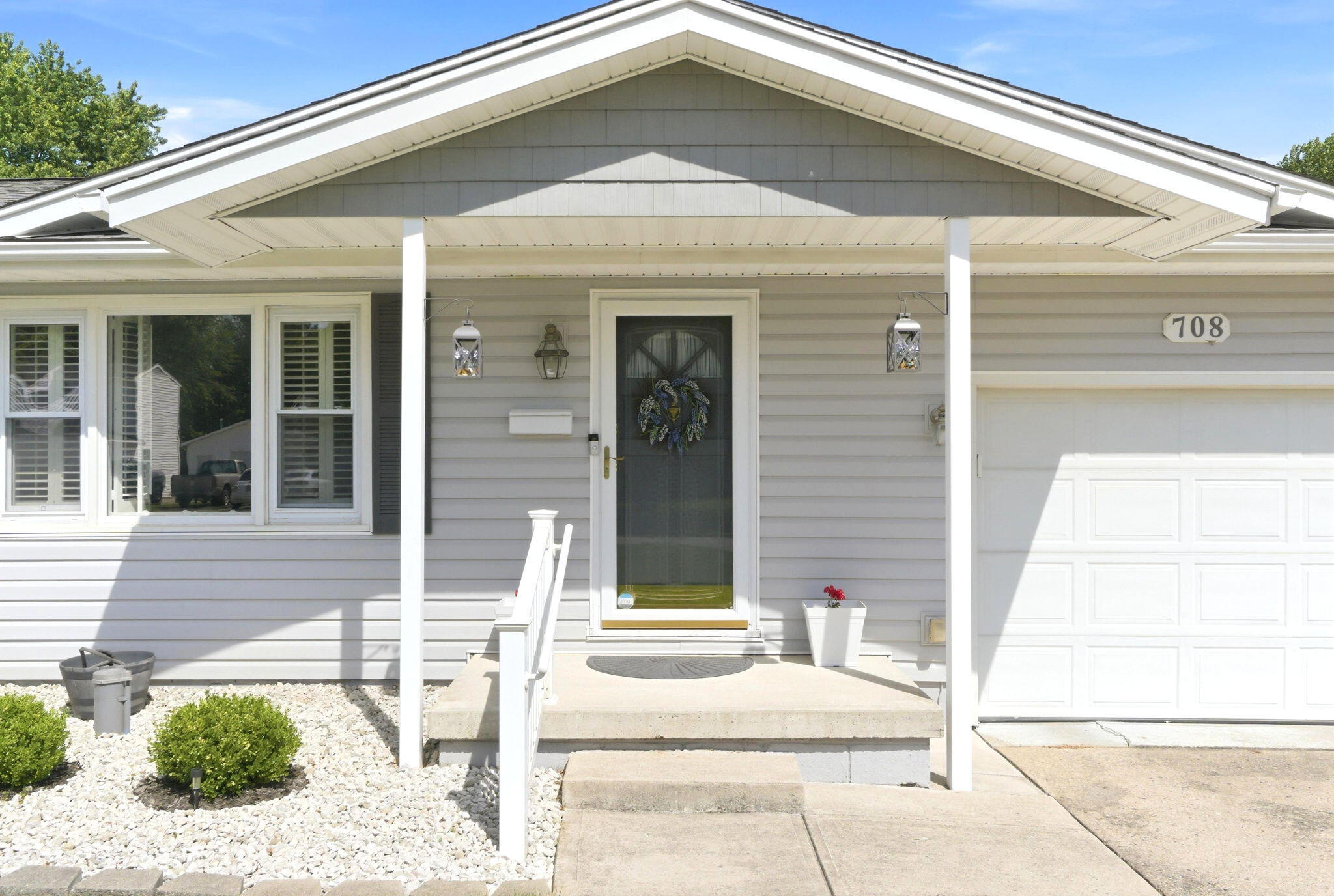 708 Lawnview Avenue Springfield, OH 45505 - Photo 3 of 44
