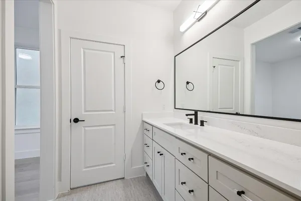 $835,000 | 947 Blackshire Lane, Houston, TX 77055