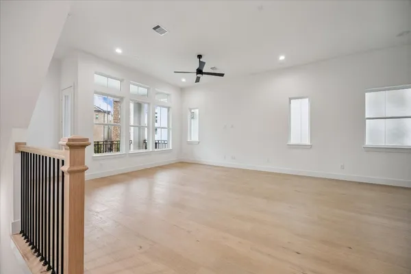 $835,000 | 947 Blackshire Lane, Houston, TX 77055