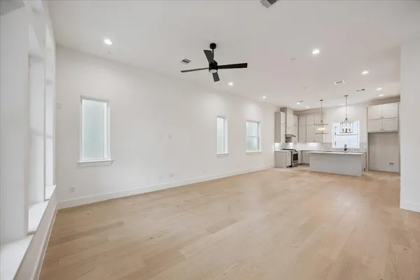 $835,000 | 947 Blackshire Lane, Houston, TX 77055