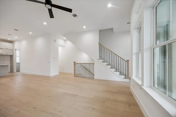 $835,000 | 947 Blackshire Lane, Houston, TX 77055