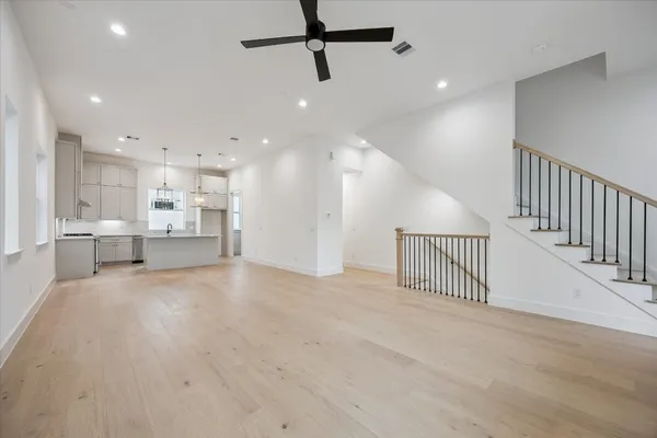 $835,000 | 947 Blackshire Lane, Houston, TX 77055