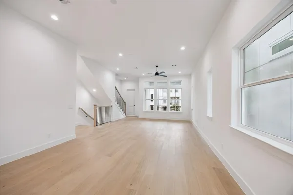 $835,000 | 947 Blackshire Lane, Houston, TX 77055