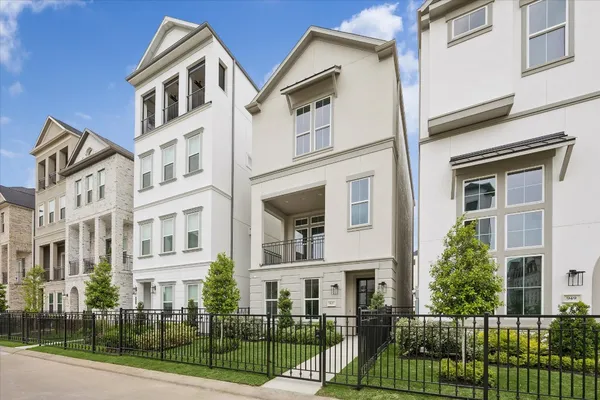 $835,000 | 947 Blackshire Lane, Houston, TX 77055