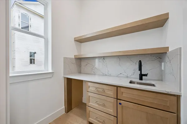 $835,000 | 947 Blackshire Lane, Houston, TX 77055