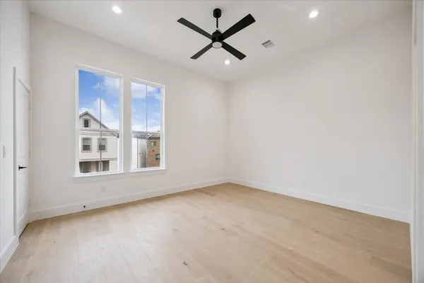 $835,000 | 947 Blackshire Lane, Houston, TX 77055