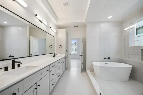 $835,000 | 947 Blackshire Lane, Houston, TX 77055