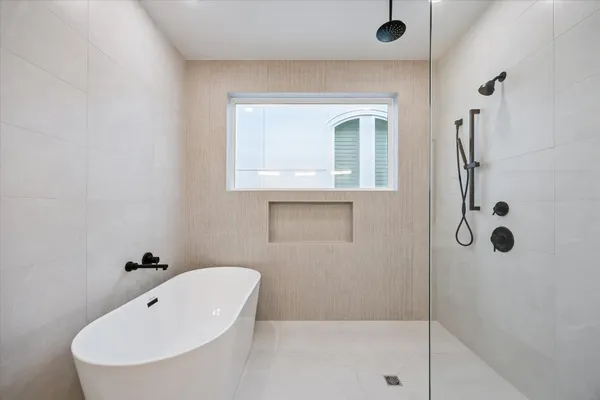 $835,000 | 947 Blackshire Lane, Houston, TX 77055