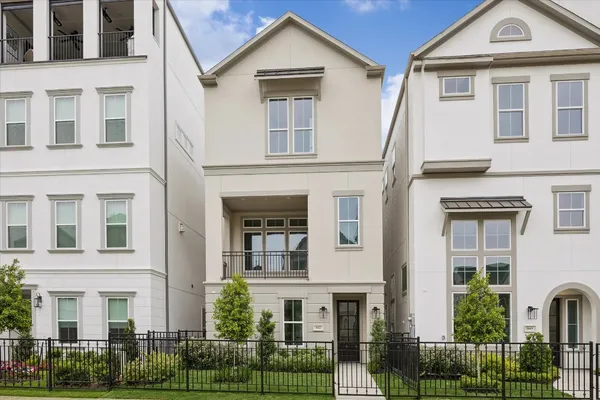 $835,000 | 947 Blackshire Lane, Houston, TX 77055