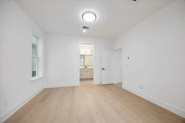 $835,000 | 947 Blackshire Lane, Houston, TX 77055