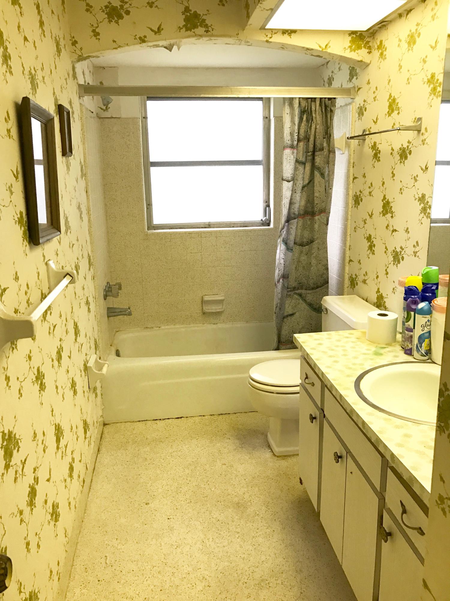 500 West Conference Drive Boca Raton, FL 33486 - Photo 19 of 25 Unit 1 bathroom 2