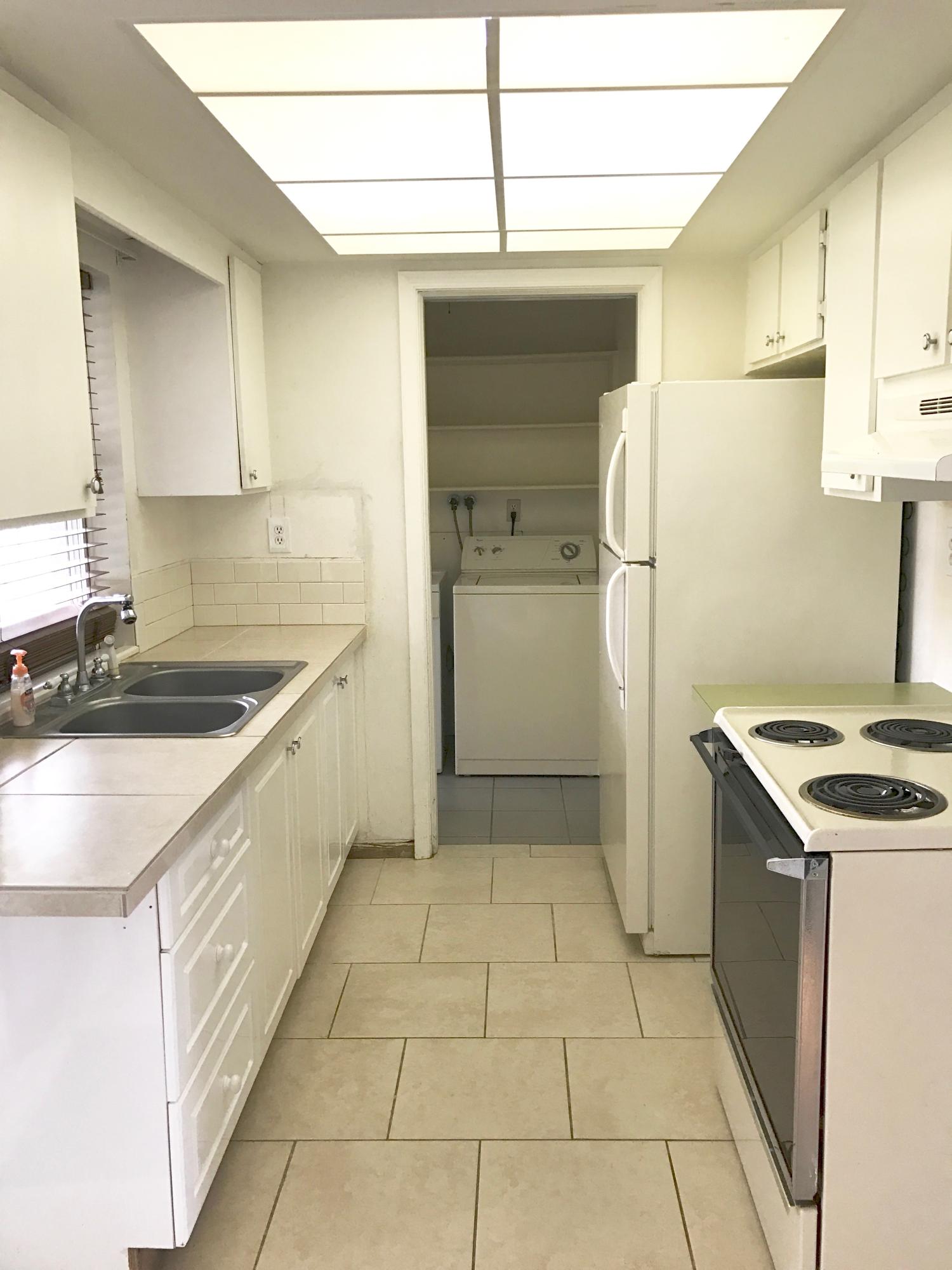 500 West Conference Drive Boca Raton, FL 33486 - Photo 5 of 25 Unit 2 kitchen