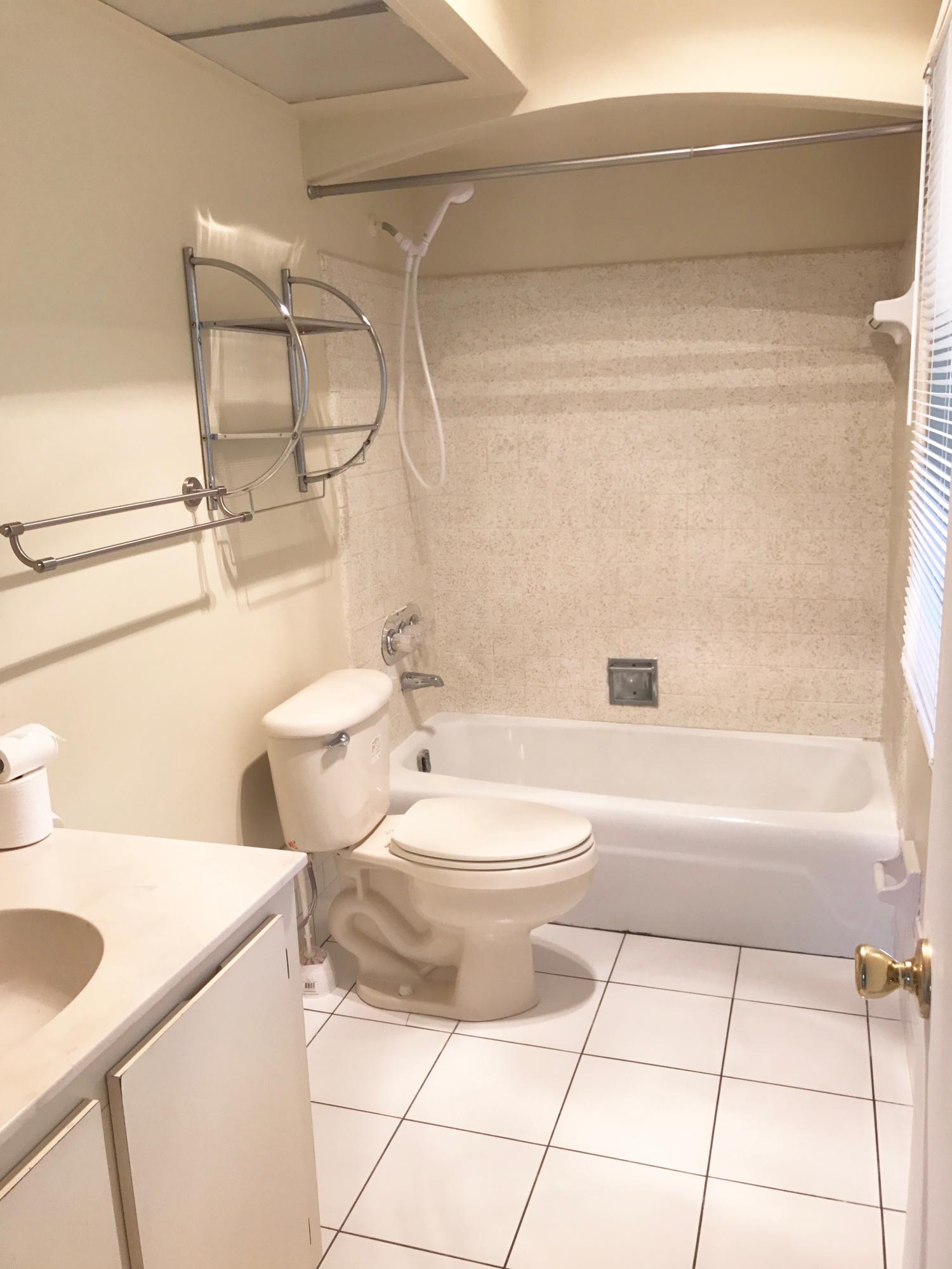 500 West Conference Drive Boca Raton, FL 33486 - Photo 7 of 25 Unit 2 bathroom