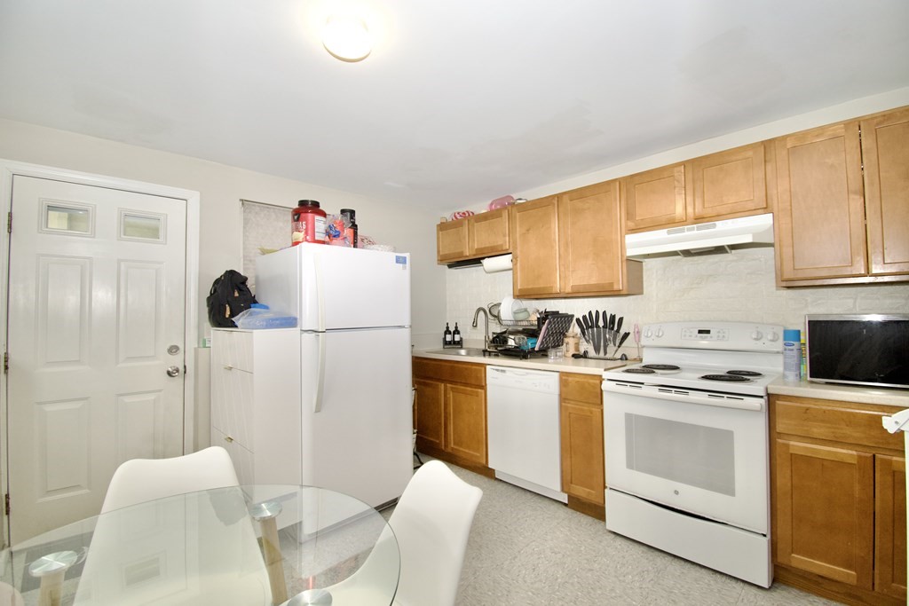 73 Melville Street Springfield, MA 01104 - Photo 18 of 22 Gallery Image 18