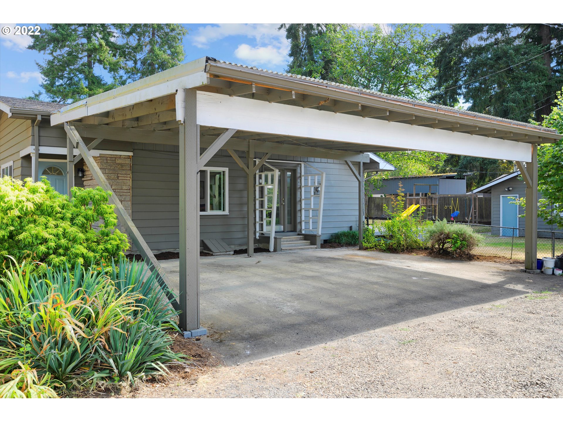 14178 South Livesay Road Oregon City, OR 97045 - Photo 3 of 32 Carport