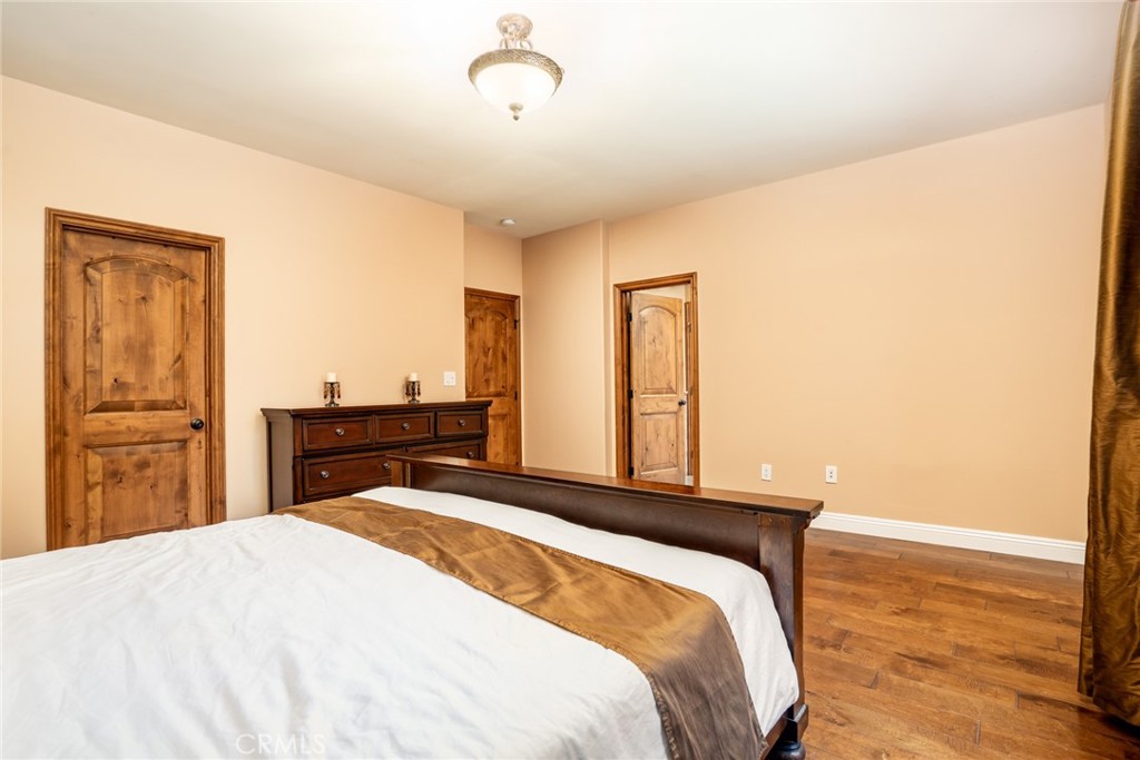 5162 Edinger Avenue Huntington Beach, CA 92649 - Photo 23 of 35 PRIMARY SUITE