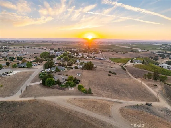 $995,000 | 8495 Plane View Place, Paso Robles, CA 93446