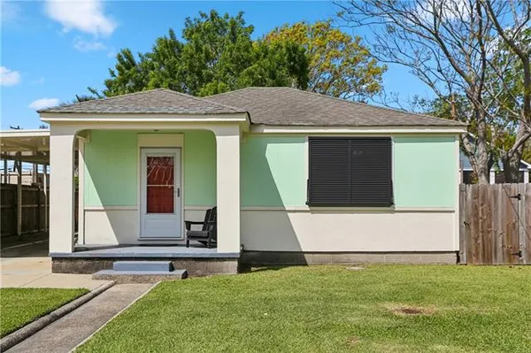 $170,000 | 8 Old Hickory Avenue, Chalmette, LA 70043