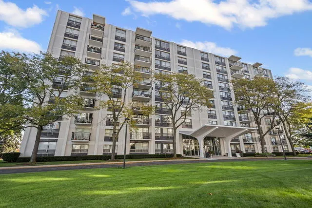 $225,000 | 9001 Golf Road, Unit 5B, Des Plaines, IL 60016
