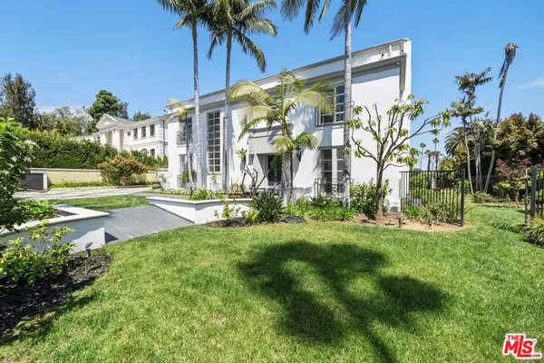 $40,000 | 910 North Crescent Drive, Beverly Hills, CA 90210