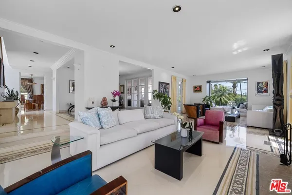 $40,000 | 910 North Crescent Drive, Beverly Hills, CA 90210