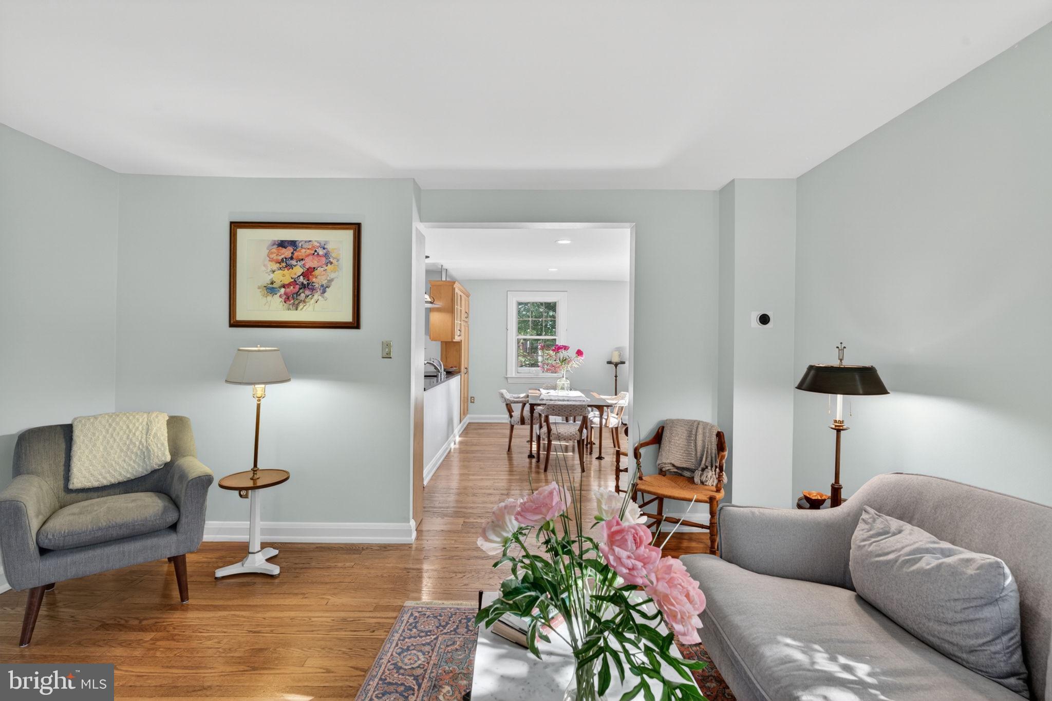 158 Hopkins Road Baltimore, MD 21212 - Photo 10 of 68 Charming living space with warmth.