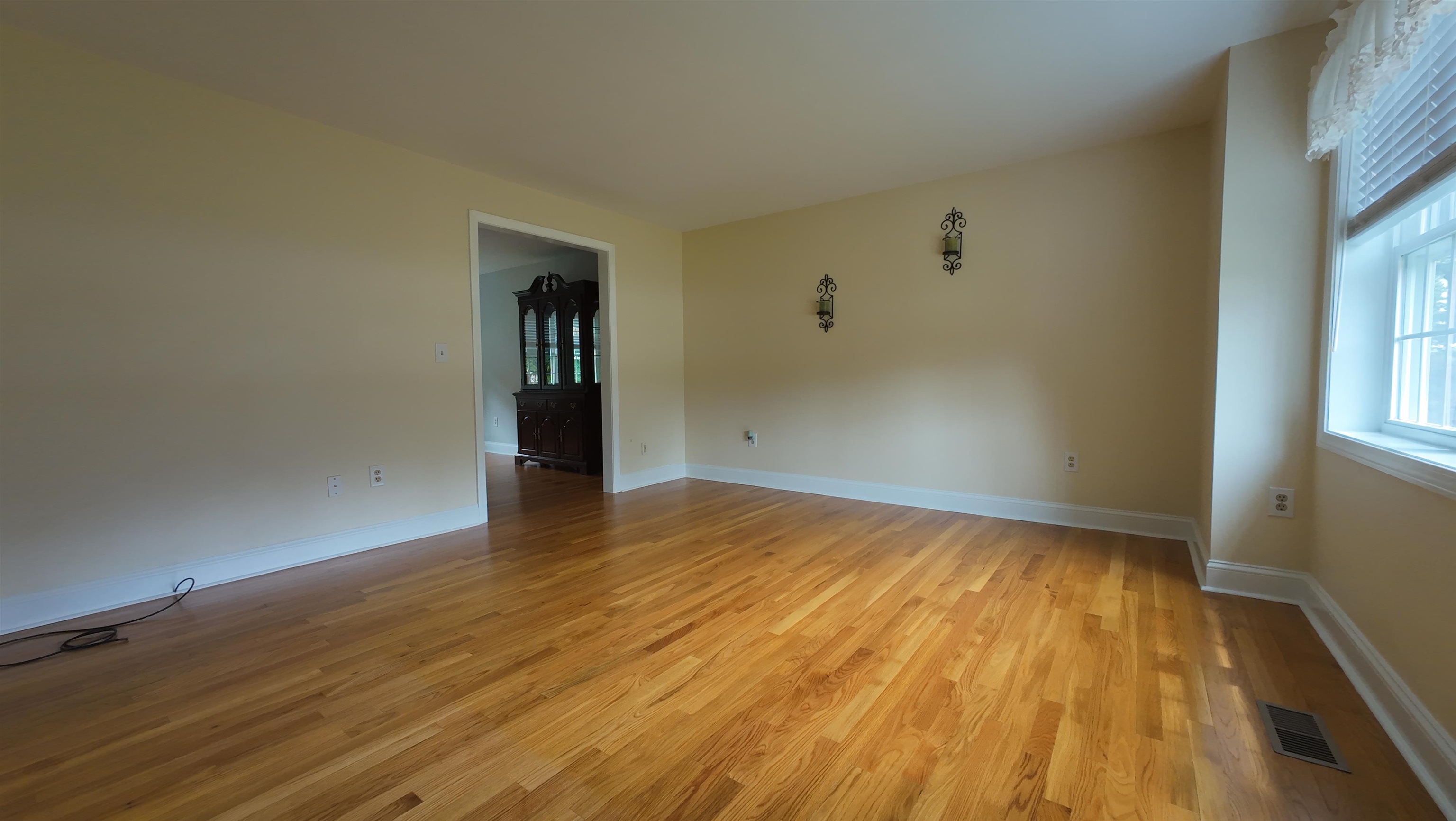 2 Farmington Road Nashua, NH 03060 - Photo 4 of 32 Gallery Image 4