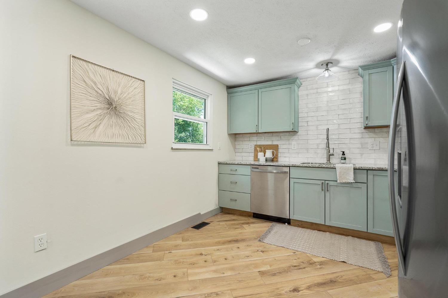 2724 Springdale Road Cincinnati, OH 45251 - Photo 13 of 31 Gallery Image 13