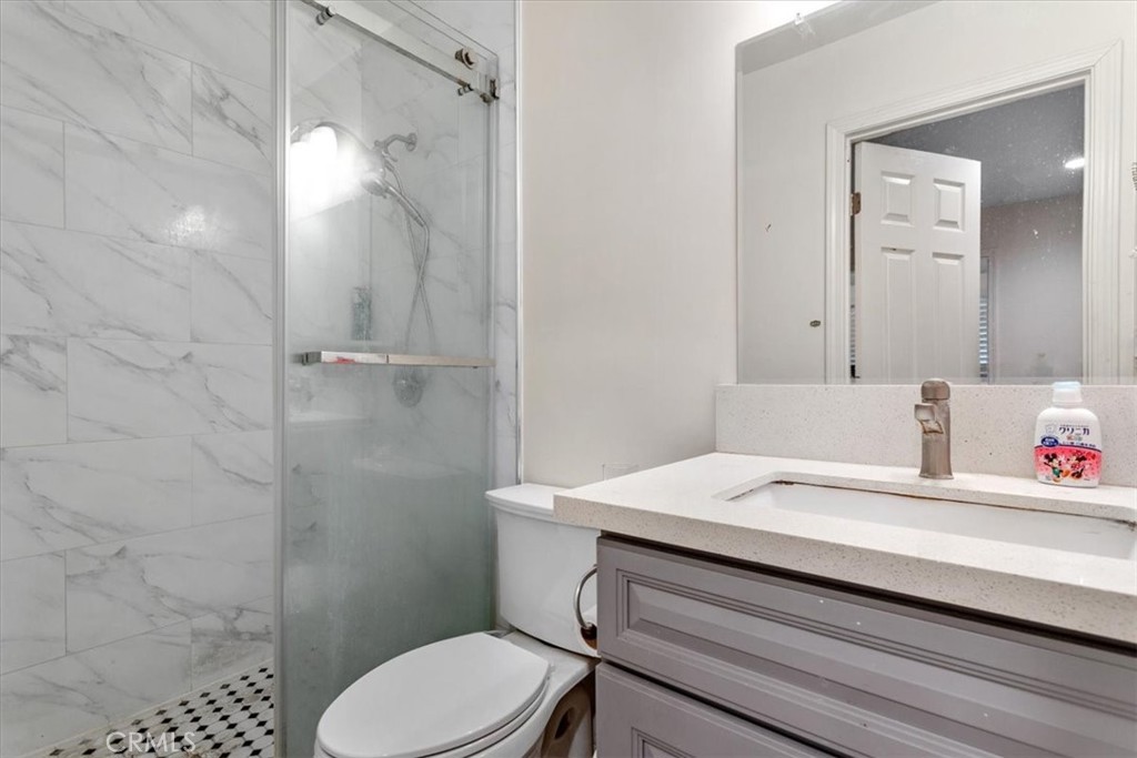 560 La Seda Road La Puente, CA 91744 - Photo 12 of 22 Main bath