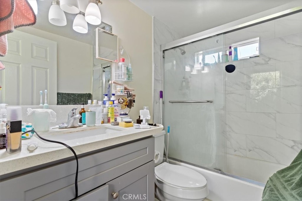 560 La Seda Road La Puente, CA 91744 - Photo 15 of 22 Left Unit bath