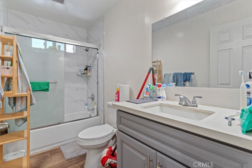 560 La Seda Road La Puente, CA 91744 - Photo 8 of 22 Main House Bath