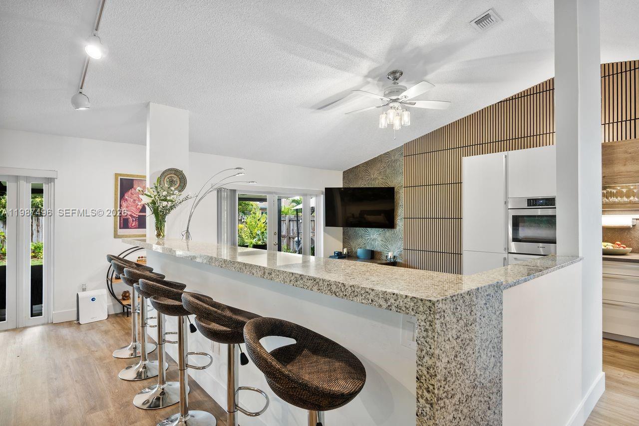 12825 Southwest 116th Street Miami, FL 33186 - Photo 5 of 64 Bar or breakfast area