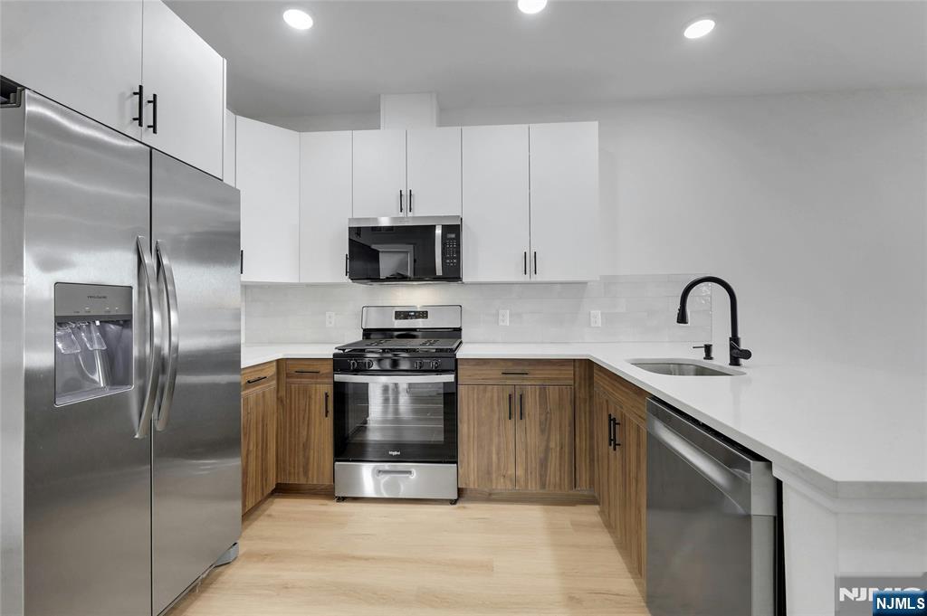 255 Ridge Road, Unit 301 Lyndhurst, NJ 07071 - Photo 11 of 24