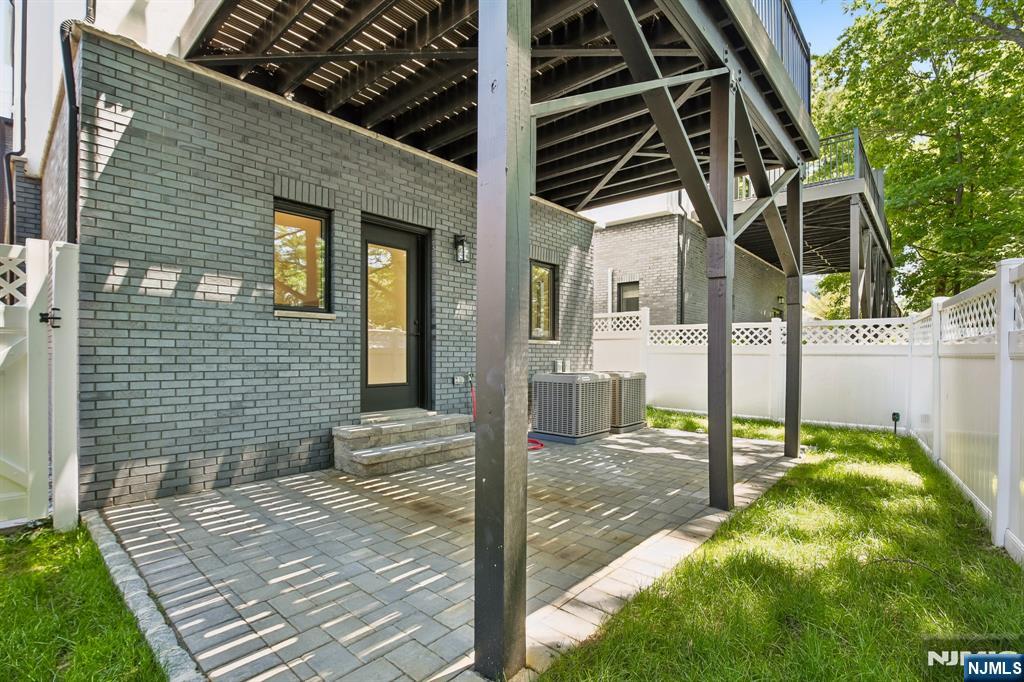 2189 Jones Road Fort Lee, NJ 07024 - Photo 31 of 32