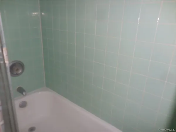 $2,350 | 223 Hudson Street, Unit 2, Cornwall-on-Hudson, NY 12520