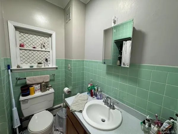 $2,350 | 223 Hudson Street, Unit 2, Cornwall-on-Hudson, NY 12520