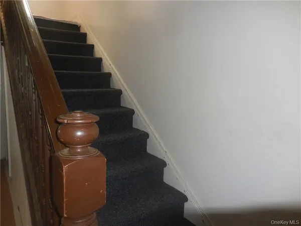 $2,350 | 223 Hudson Street, Unit 2, Cornwall-on-Hudson, NY 12520