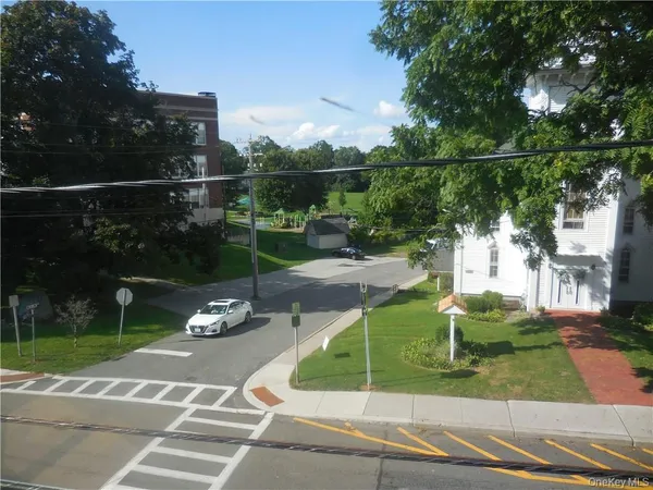 $2,350 | 223 Hudson Street, Unit 2, Cornwall-on-Hudson, NY 12520