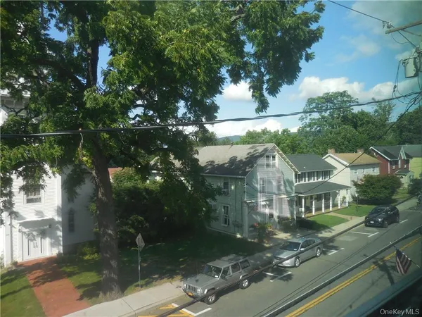 $2,350 | 223 Hudson Street, Unit 2, Cornwall-on-Hudson, NY 12520