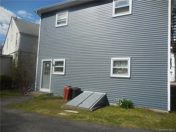 $2,350 | 223 Hudson Street, Unit 2, Cornwall-on-Hudson, NY 12520