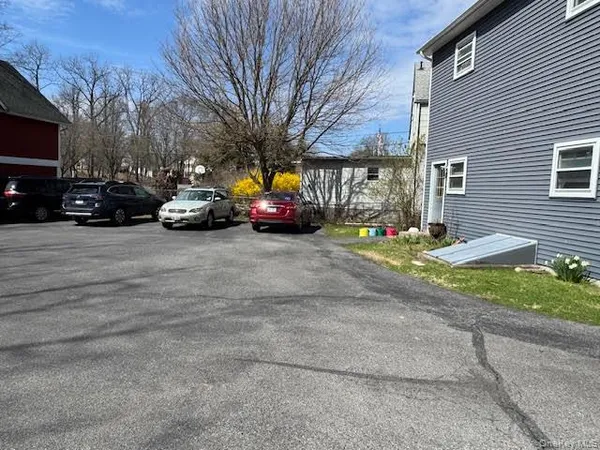 $2,350 | 223 Hudson Street, Unit 2, Cornwall-on-Hudson, NY 12520