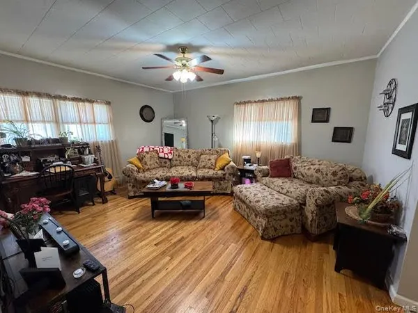 $2,350 | 223 Hudson Street, Unit 2, Cornwall-on-Hudson, NY 12520