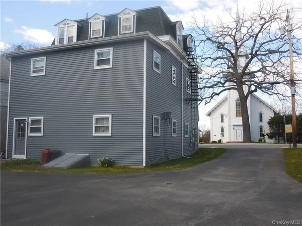 $2,350 | 223 Hudson Street, Unit 2, Cornwall-on-Hudson, NY 12520