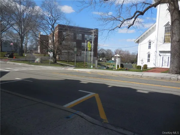 $2,350 | 223 Hudson Street, Unit 2, Cornwall-on-Hudson, NY 12520