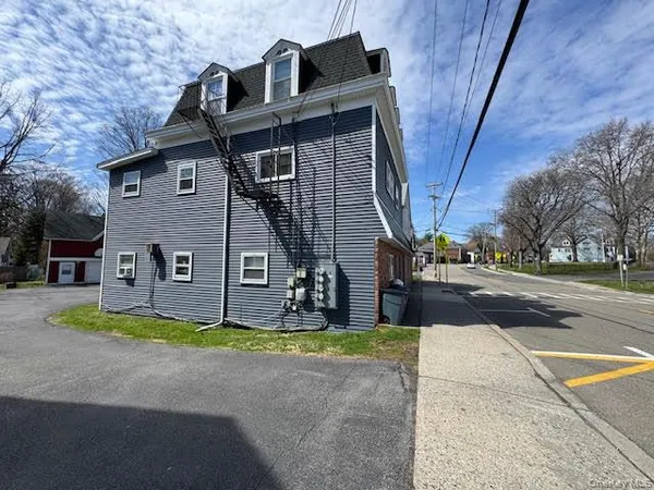 $2,350 | 223 Hudson Street, Unit 2, Cornwall-on-Hudson, NY 12520